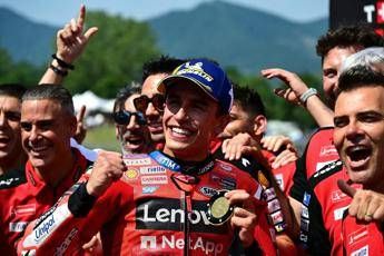 Marquez vince il Mugello fischia. E Tardozzi si infuria Video Marquez vince il Mugello fischia. E Tardozzi si infuria Video
