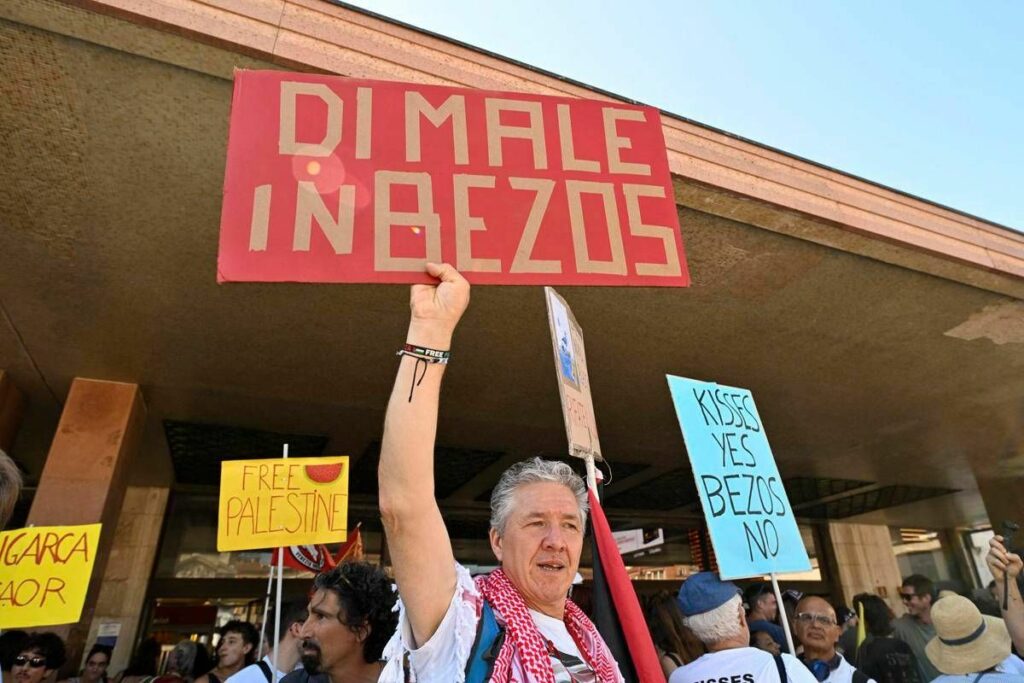 Matrimonio e proteste a Venezia Jeff Bezos amareggiato Matrimonio e proteste a Venezia Jeff Bezos amareggiato