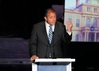 New York agenti Ice arrestano candidato sindaco democratico New York agenti Ice arrestano candidato sindaco democratico