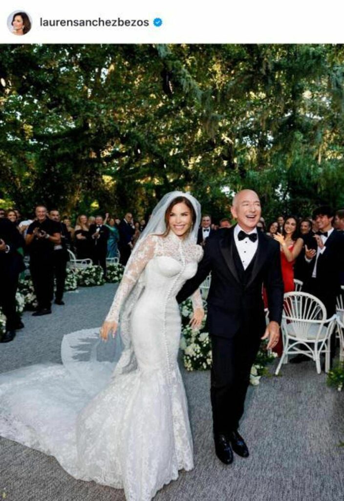 Nozze Bezos Lauren Sanchez svela nuovo cognome e abito da sposa su Instagram Nozze Bezos Lauren Sanchez svela nuovo cognome e abito da sposa su Instagram