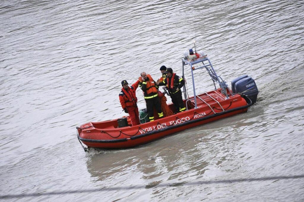 Omicidi Villa Pamphili si cercano effetti personali di madre e figlia anche nel Tevere Omicidi Villa Pamphili si cercano effetti personali di madre e figlia anche nel Tevere