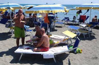 Ostia 20 ingressi omaggio per clienti rimasti senza spiaggia dopo i sequestri Ostia 20 ingressi omaggio per clienti rimasti senza spiaggia dopo i sequestri