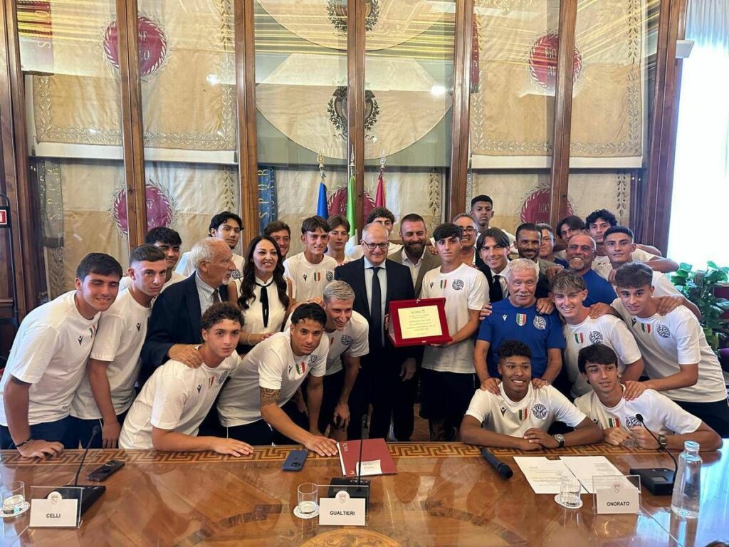 Ostiamare premiata in Campidoglio De Rossi Stiamo facendo grandi cose Ostiamare premiata in Campidoglio De Rossi Stiamo facendo grandi cose
