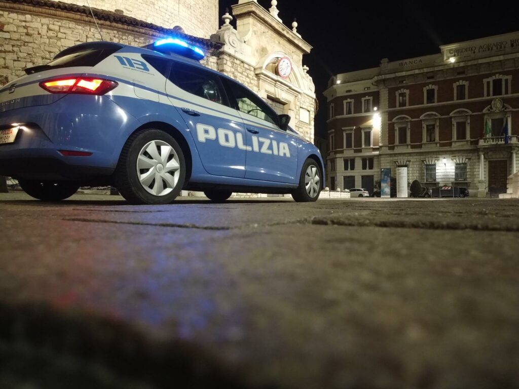 Papa ha colpito la mamma con un bastone dramma familiare a Brescia arrestato 46enne Papa ha colpito la mamma con un bastone dramma familiare a Brescia arrestato 46enne