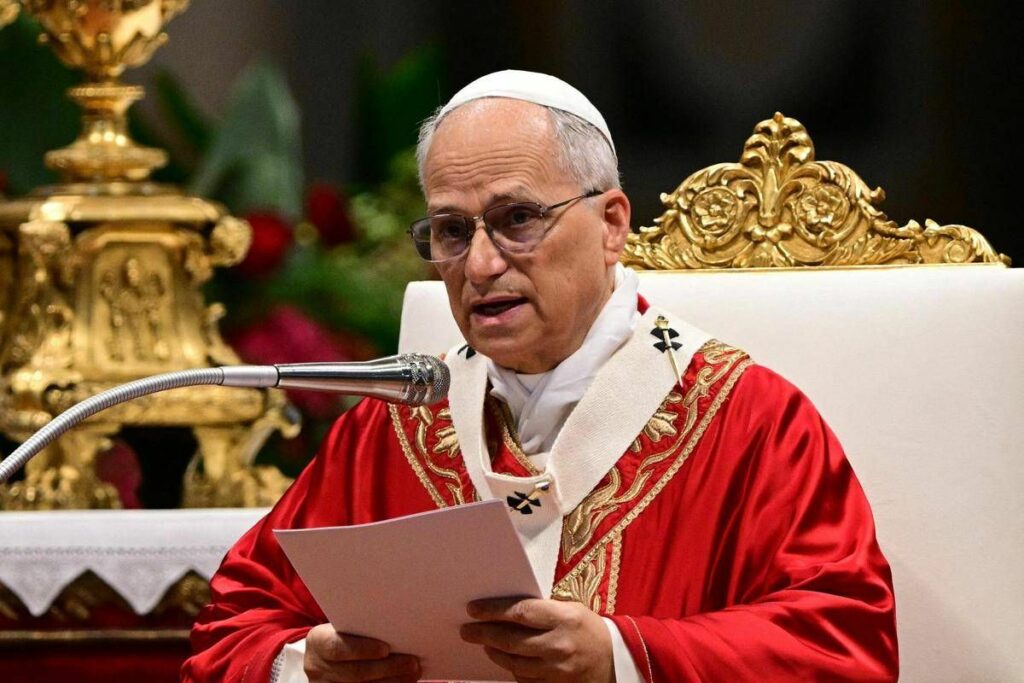 Papa messa a San Pietro imposto il Pallio ai nuovi metropoliti Papa messa a San Pietro imposto il Pallio ai nuovi metropoliti