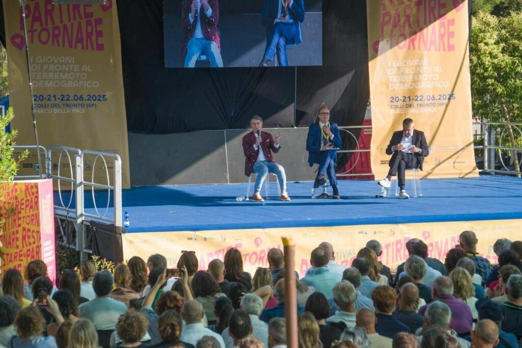 Primo Festival della Restanza e della Tornanza oltre 2500 partecipanti 1 Primo Festival della Restanza e della Tornanza oltre 2500 partecipanti 1