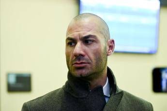 Riccardo Bossi figlio di Umberto condannato a 16 mesi per maltrattamenti alla madre Riccardo Bossi figlio di Umberto condannato a 16 mesi per maltrattamenti alla madre