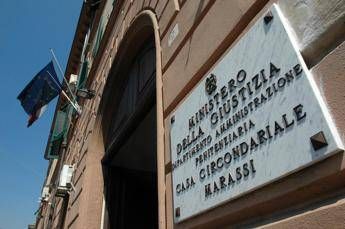 Rivolta nel carcere di Marassi a Genova diversi feriti Rivolta nel carcere di Marassi a Genova diversi feriti