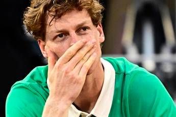 Sinner battuto in finale infinita al Roland Garros Alcaraz trionfa al quinto set Sinner battuto in finale infinita al Roland Garros Alcaraz trionfa al quinto set