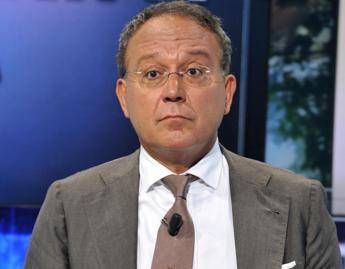 Stalking giornalista Enrico Varriale condannato a 10 mesi Stalking giornalista Enrico Varriale condannato a 10 mesi