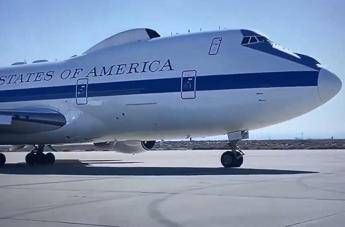 Stati Uniti il segnale laereo dellapocalisse di Trump si muove Stati Uniti il segnale laereo dellapocalisse di Trump si muove