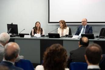 Studio e commerce in Italia ha generato 150 mld euro di valore condiviso e 18 mln addetti Studio e commerce in Italia ha generato 150 mld euro di valore condiviso e 18 mln addetti