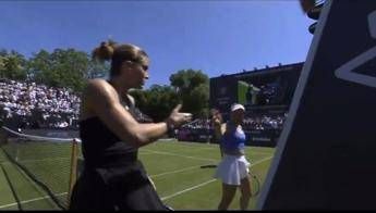 Tensione al Wta di Amburgo lite sottorete tra Sakkari e Putintseva Video Tensione al Wta di Amburgo lite sottorete tra Sakkari e Putintseva Video