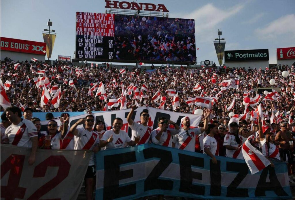Tifoso del River Plate brucia lauto poi con soldi assicurazione vola al Mondiale per Club Video