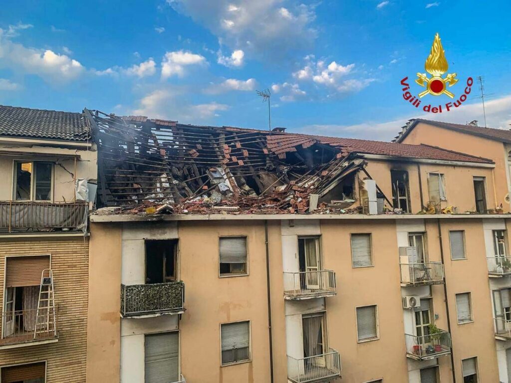 Torino esplosione in appartamento 5 feriti si cerca un disperso Torino esplosione in appartamento 5 feriti si cerca un disperso