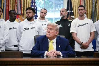 Trump parla di guerra Iran Israele la Juve ascolta nello Studio Ovale