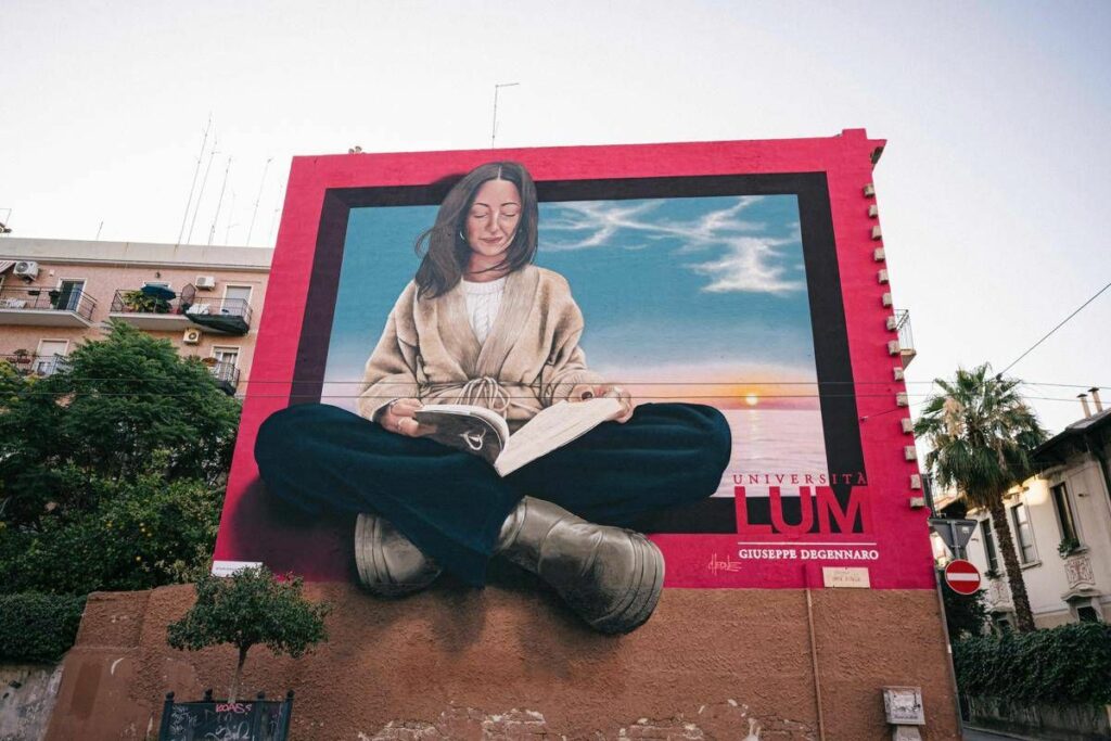 Universita Lum e Studiomarte presentano il primo murale pubblicitario in Puglia Universita Lum e Studiomarte presentano il primo murale pubblicitario in Puglia