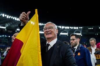 Venditti sorpresa durante il concerto. Ranieri sale sul palco Grazie Roma Il video