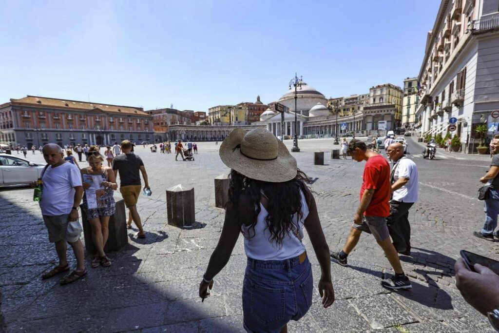 Caldo record 17 citta da bollino rosso. Malore in strada una donna muore a Bagheria Caldo record 17 citta da bollino rosso. Malore in strada una donna muore a Bagheria