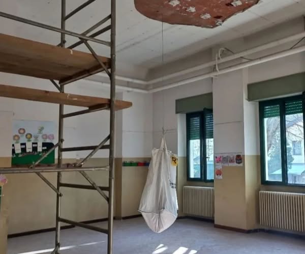 Completati i lavori al piano terra della scuola primaria Anna Frank di Inzino ora si interviene al primo piano Completati i lavori al piano terra della scuola primaria Anna Frank di Inzino ora si interviene al primo piano