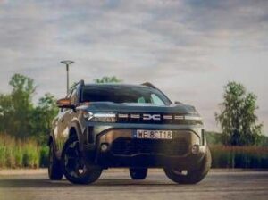 Dacia Duster 2025 un SUV per ogni esigenza tra citta e avventura