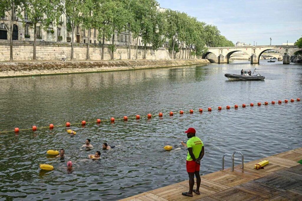 Francia da oggi e possibile tuffarsi nella Senna a Parigi Francia da oggi e possibile tuffarsi nella Senna a Parigi