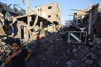 Gaza almeno 25 palestinesi uccisi dallalba. Hamas replica a Trump