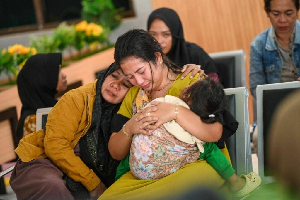Indonesia affonda traghetto 4 morti 38 i dispersi Indonesia affonda traghetto 4 morti 38 i dispersi