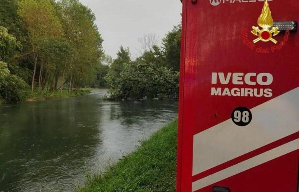 Italia divisa tra caldo e maltempo oggi allerta in 12 Regioni. Frana investe due auto in val Senales Italia divisa tra caldo e maltempo oggi allerta in 12 Regioni. Frana investe due auto in val Senales
