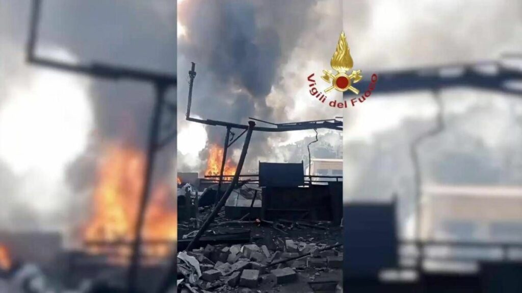 Lesplosione e lauto in fiamme cosi abbiamo salvato un uomo lintervento dei carabinieri a Roma Lesplosione e lauto in fiamme cosi abbiamo salvato un uomo lintervento dei carabinieri a Roma