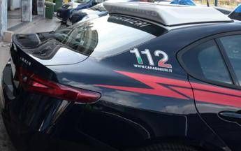 Matera accoltella donna e spara a carabinieri poi si suicida Matera accoltella donna e spara a carabinieri poi si suicida