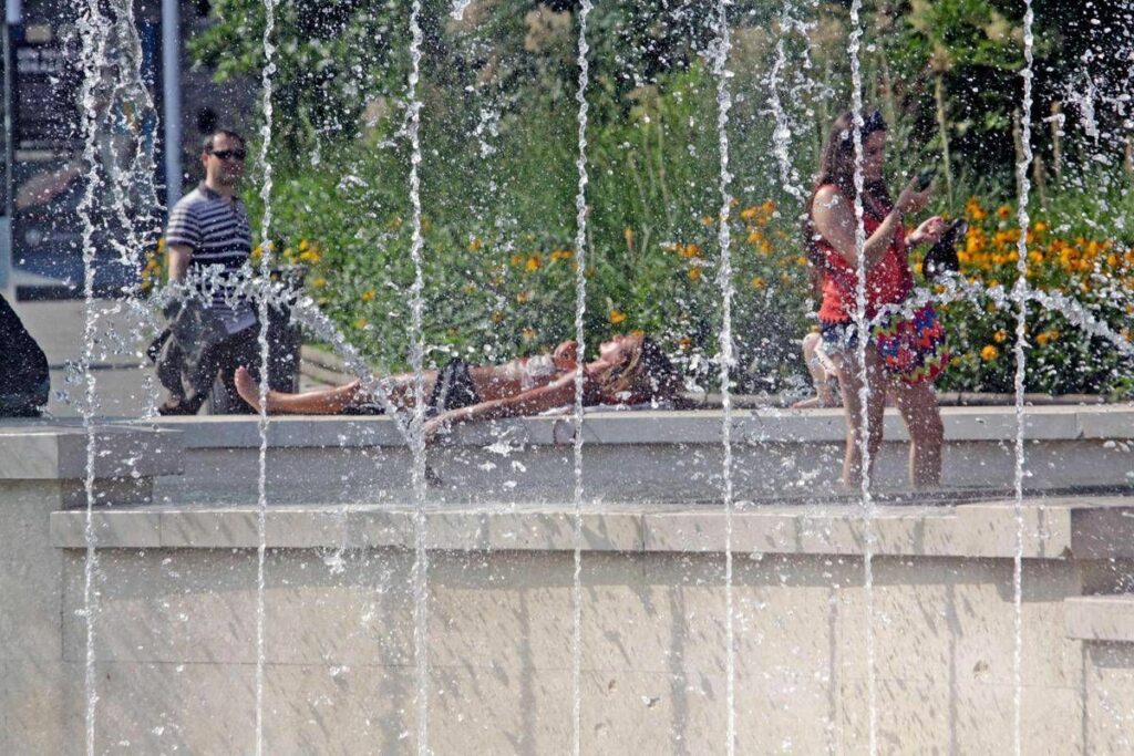 Meno caldo dal weekend ma arrivano violenti temporali con grandine le previsioni Meno caldo dal weekend ma arrivano violenti temporali con grandine le previsioni