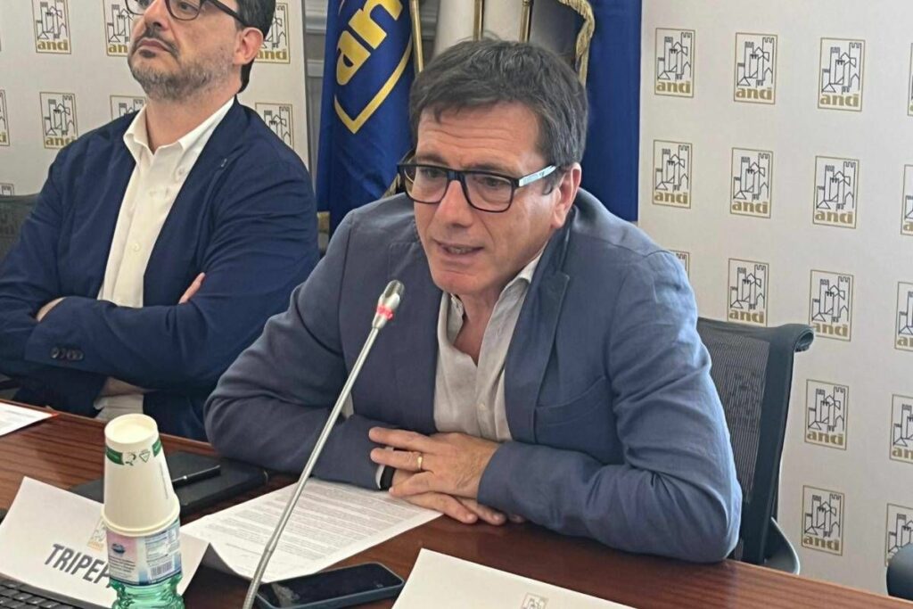 Mobilita Tripepi Enel Il futuro e elettrico investiamo in infrastrutture di ricarica Mobilita Tripepi Enel Il futuro e elettrico investiamo in infrastrutture di ricarica