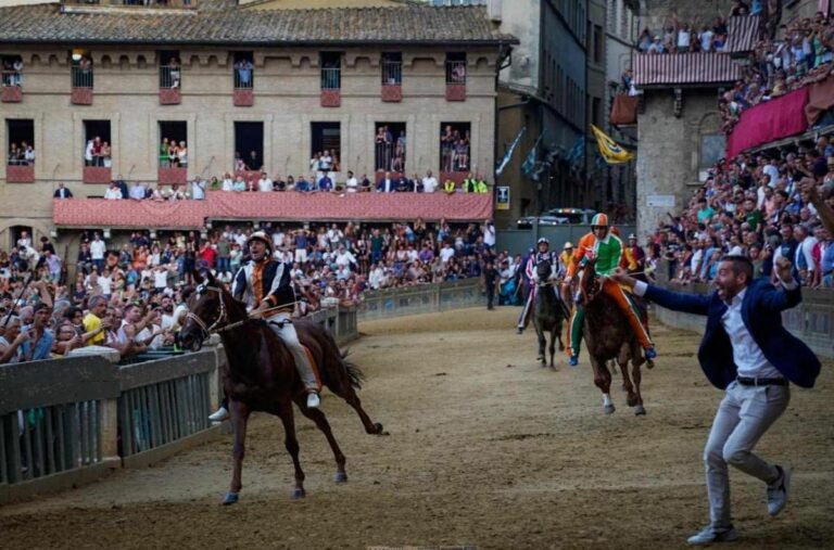 Palio di Siena oggi 2 luglio contrade al via e come vederlo in tv Palio di Siena oggi 2 luglio contrade al via e come vederlo in tv