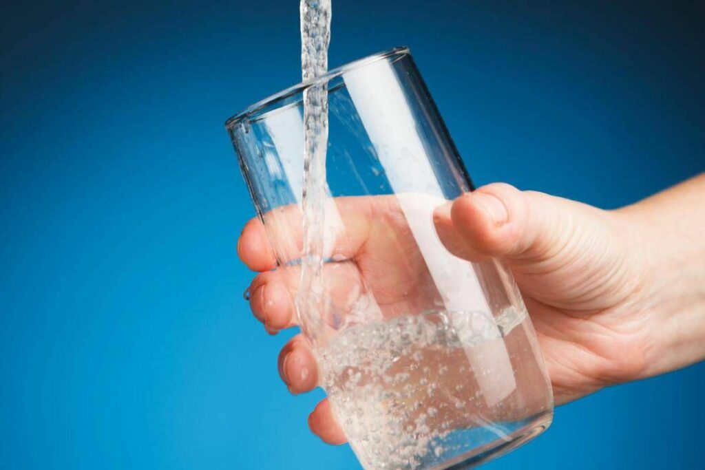 Salute lesperto Lidratazione fa bene a bilancio ormonale energia umore e vitalita Salute lesperto Lidratazione fa bene a bilancio ormonale energia umore e vitalita