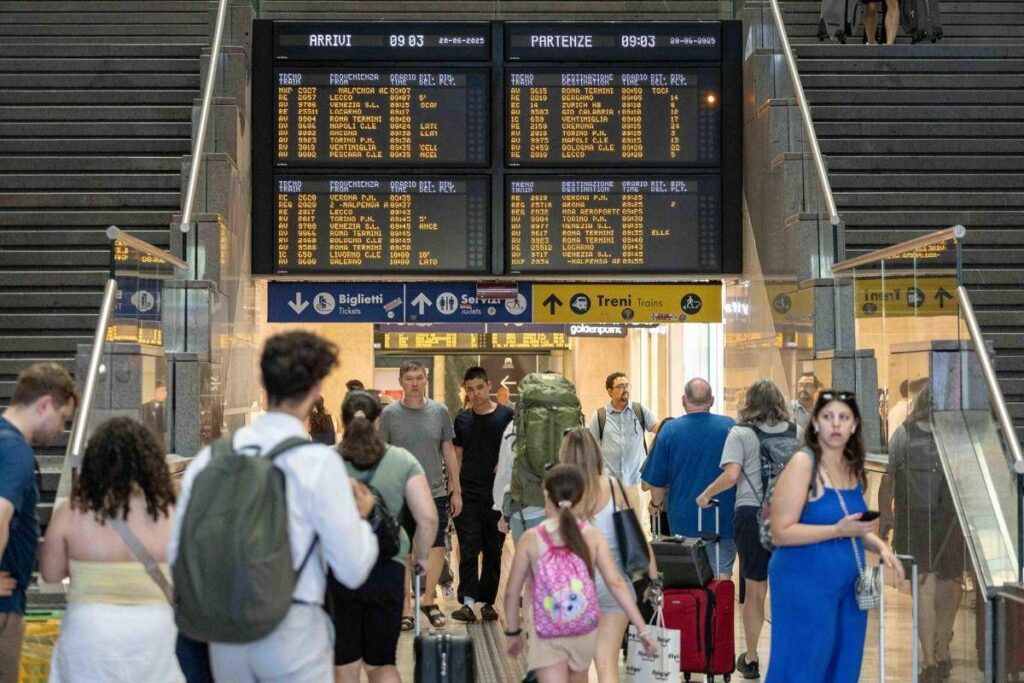Sciopero treni del 7 e 8 luglio gli orari della protesta e le fasce di garanzia Sciopero treni del 7 e 8 luglio gli orari della protesta e le fasce di garanzia