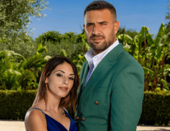 Temptation Island lo scherzo di Antonio a Valentina. poi la proposta di matrimonio Temptation Island lo scherzo di Antonio a Valentina. poi la proposta di matrimonio