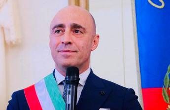 Tensioni su accordo programma ex Ilva si dimette il sindaco di Taranto Piero Bitetti Tensioni su accordo programma ex Ilva si dimette il sindaco di Taranto Piero Bitetti