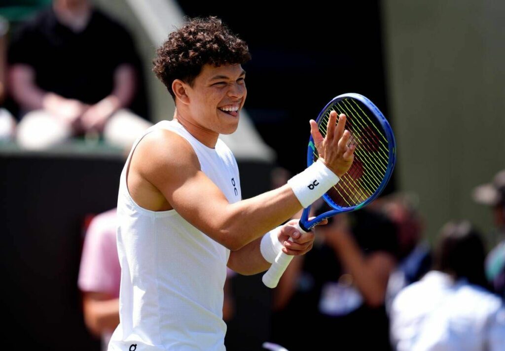 Wimbledon Shelton e un successo. record Hijikata battuto in 69 Video Wimbledon Shelton e un successo. record Hijikata battuto in 69 Video