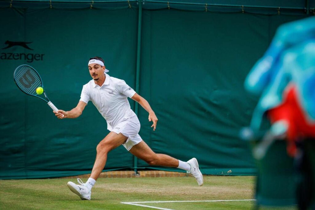 Wimbledon Sonego battuto da Shelton negli ottavi. Cobolli ai quarti Wimbledon Sonego battuto da Shelton negli ottavi. Cobolli ai quarti