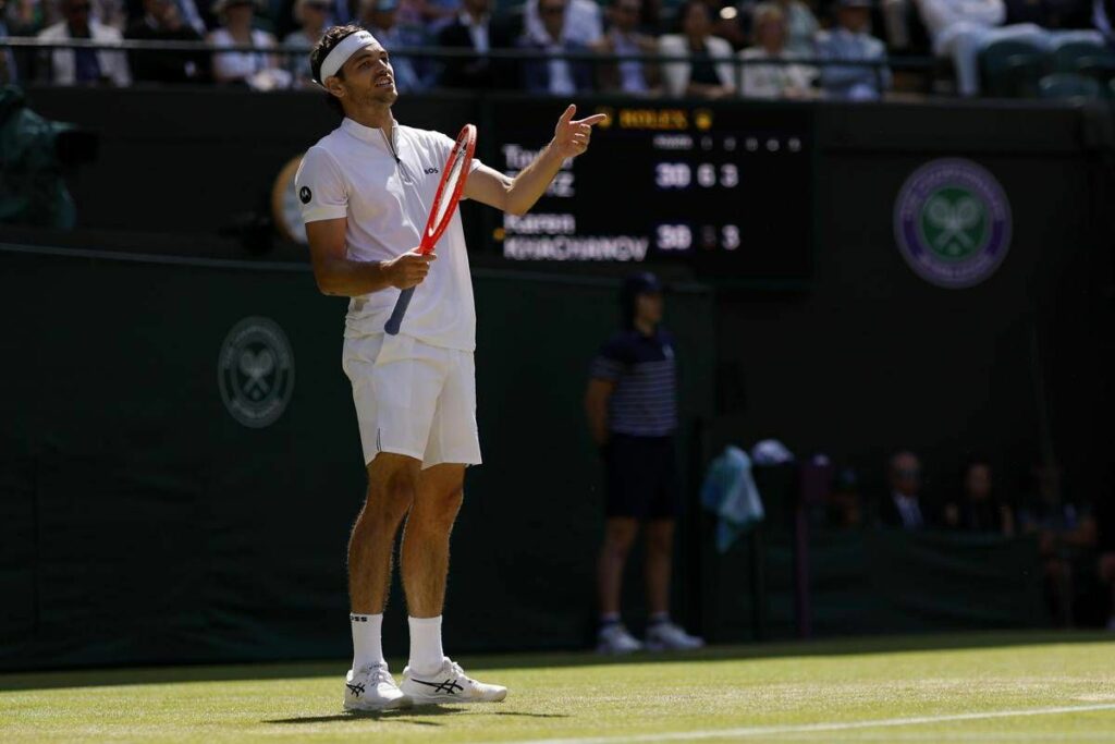 Wimbledon larbitro elettronico va ancora in tilt Wimbledon larbitro elettronico va ancora in tilt