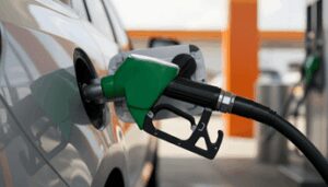 Benzina agli italiani costa di piu rispetto agli altri stati UE