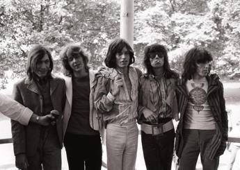 Chitarra contesa tra Met e lex Rolling Stones Mick Taylor laccusa E stata rubata Chitarra contesa tra Met e lex Rolling Stones Mick Taylor laccusa E stata rubata
