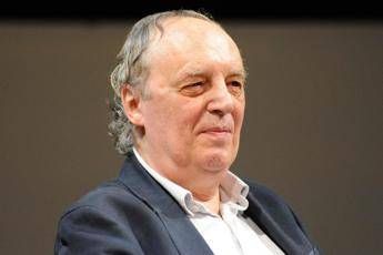 Dario Argento in ospedale a Ischia malore in vacanza