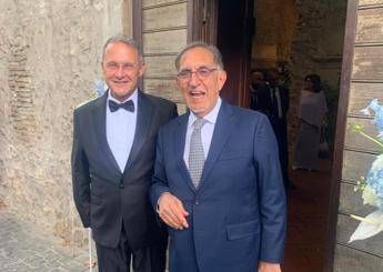 FdI nozze a Roma per Cirielli celebra La Russa. Menu campano e bomboniere in ceramica di Vietri