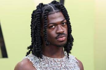 Lil Nas X arrestato a Los Angeles trovato in strada in mutande e stivali da cowboy