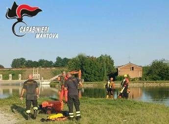 Mantova 24enne disperso dopo tuffo in bacino idrico ricerche in corso Mantova 24enne disperso dopo tuffo in bacino idrico ricerche in corso