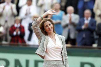 Monica Seles e la malattia Ho la miastenia grave fatico anche ad asciugare capelli Monica Seles e la malattia Ho la miastenia grave fatico anche ad asciugare capelli