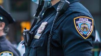 New York un ragazzo di 17 anni apre il fuoco a Times Square 3 feriti New York un ragazzo di 17 anni apre il fuoco a Times Square 3 feriti