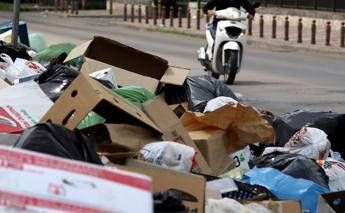 Per chi getta rifiuti dallauto rischio arresto e multe fino a 18.000 euro le nuove norme Per chi getta rifiuti dallauto rischio arresto e multe fino a 18.000 euro le nuove norme
